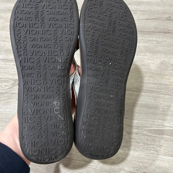 Vionic Women’s Dillon Tile Toe Post Metallic Silver Sandals Flip Flops Size 11 - Picture 5 of 6